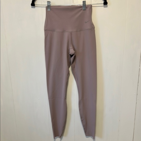Nike High-Waisted Leggings Taupe XS BNWT - Picture 1 of 3
